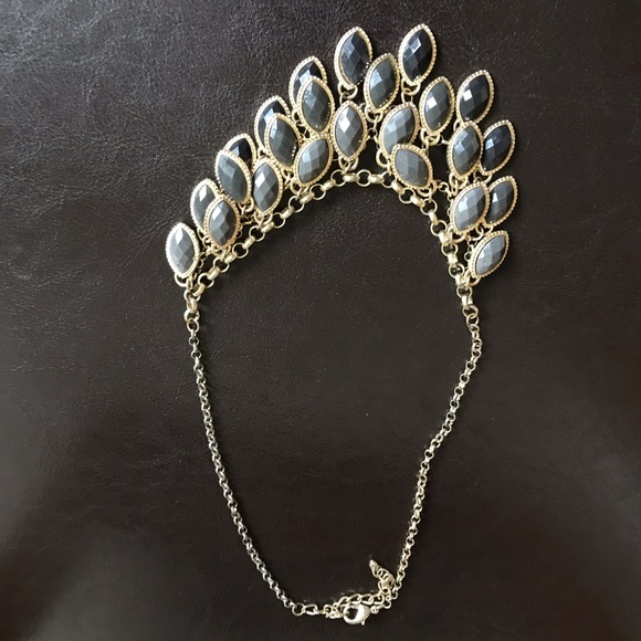 Francesca’s statement necklace /gray shades & gold - Picture 2 of 2